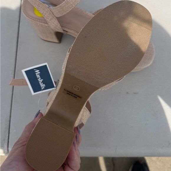 Dolce Vita Strappy Block Heel Sandals - Picture 4 of 4